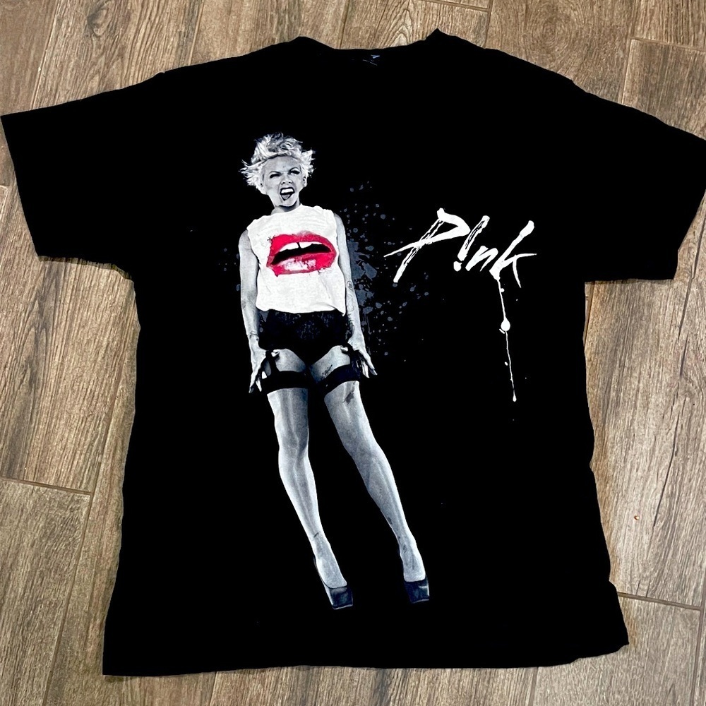 Gildan Black Pink The Truth About Love Tour 2013 T-Shirt
